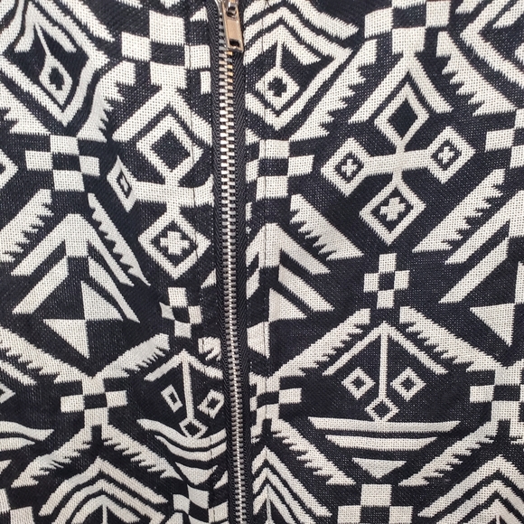 CROPPED FITTED TANK - Picture 4 of 4